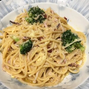 コクが出て、うま〜い♪塩辛と粉チーズのパスタ